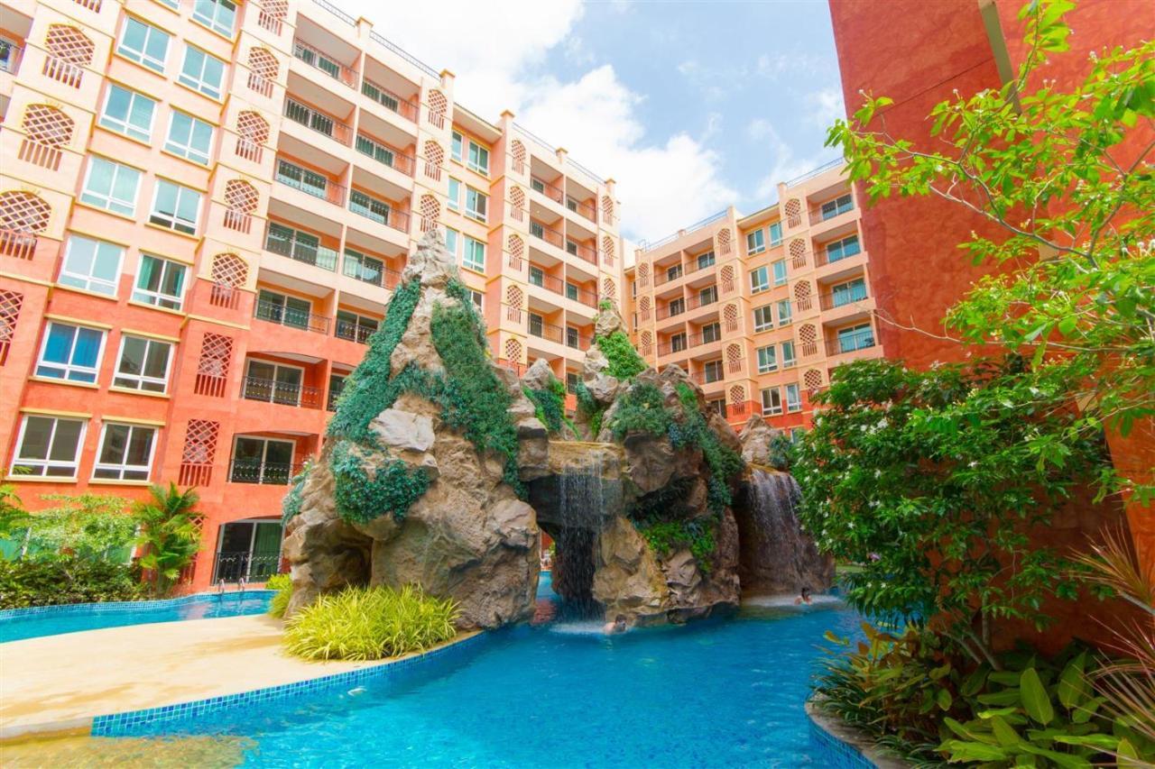 Seven Seas Resort Pattaya By Justin Praia de Jomtien Exterior foto
